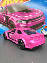 Hot Wheels 2025 20 Dodge Charger Hellcat Muscle Mania Ages 3 and Up 240/250 (Pink)