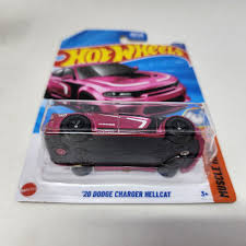 Hot Wheels 2025 20 Dodge Charger Hellcat Muscle Mania Ages 3 and Up 240/250 (Pink)