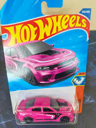 Hot Wheels 2025 20 Dodge Charger Hellcat Muscle Mania Ages 3 and Up 240/250 (Pink)