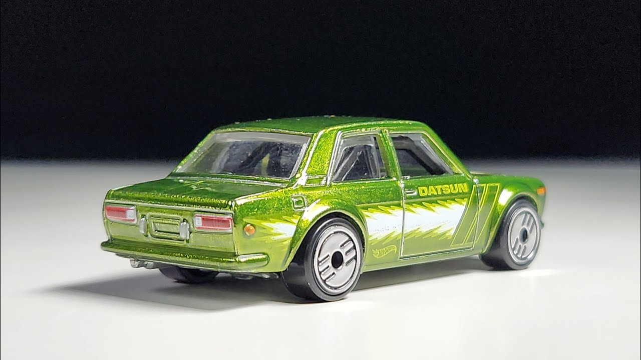 Hot Wheels Ultra Hots Retro 1:64 71 Datsun 510 for 3 Years & Above (Green)